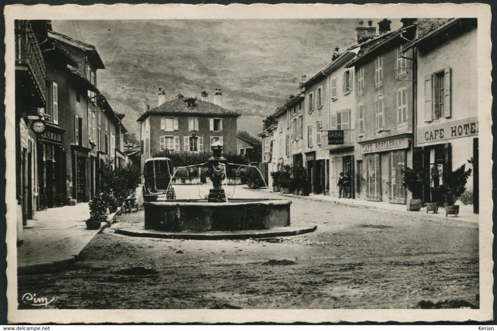 Vif - La Place Carnot - Fontaine - CIM - Voir 2 Scans Larges - Vif