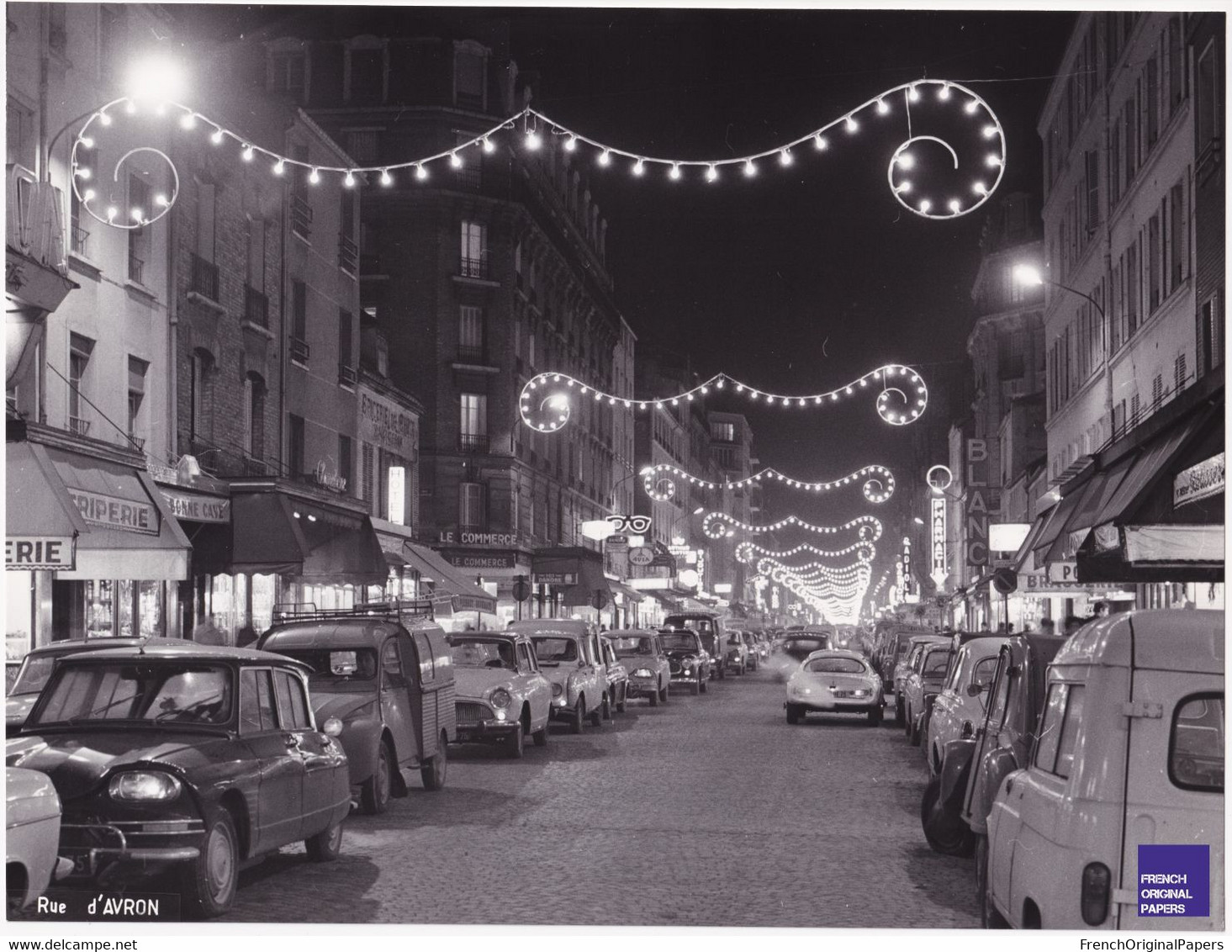 SUPERBE Paris / Rue D'Avron -Grande Photo 20x27cm Animée De Nuit 1967 Noël Voiture Citroën 2CV Fourgonnette Alpine C8-31 - Lugares