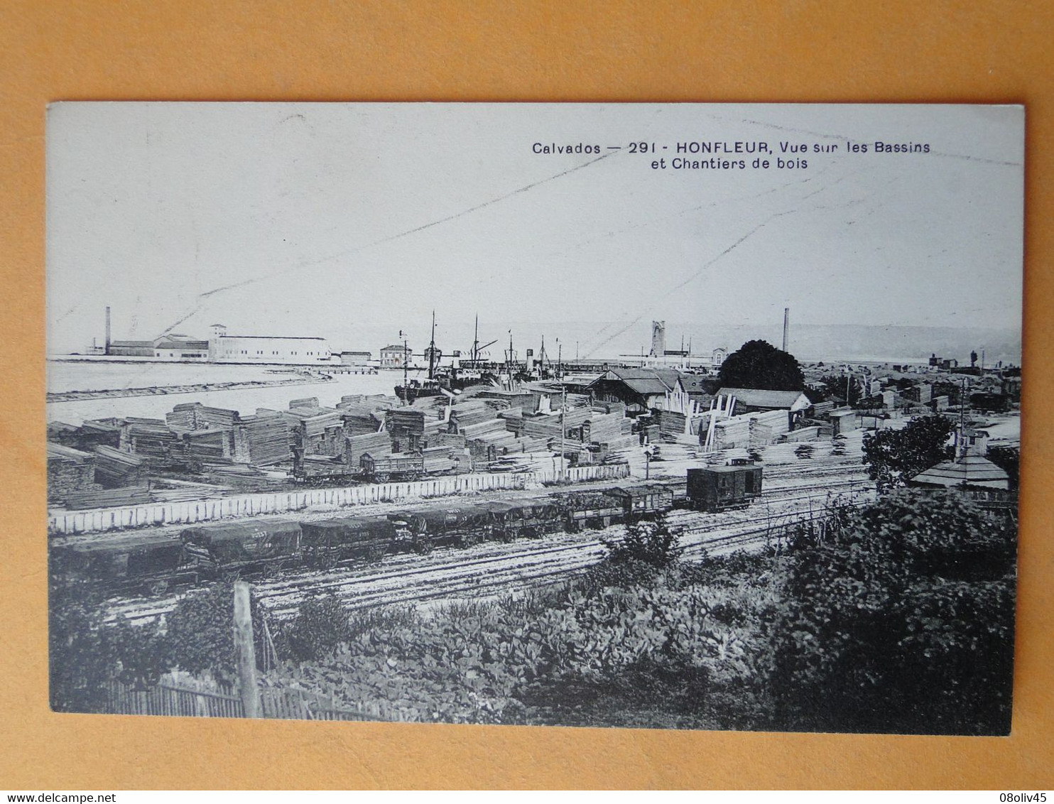 HONFLEUR  (Calvados) -- Vue Sur Les Bassins Et Chantiers De Bois - Wagons - Honfleur