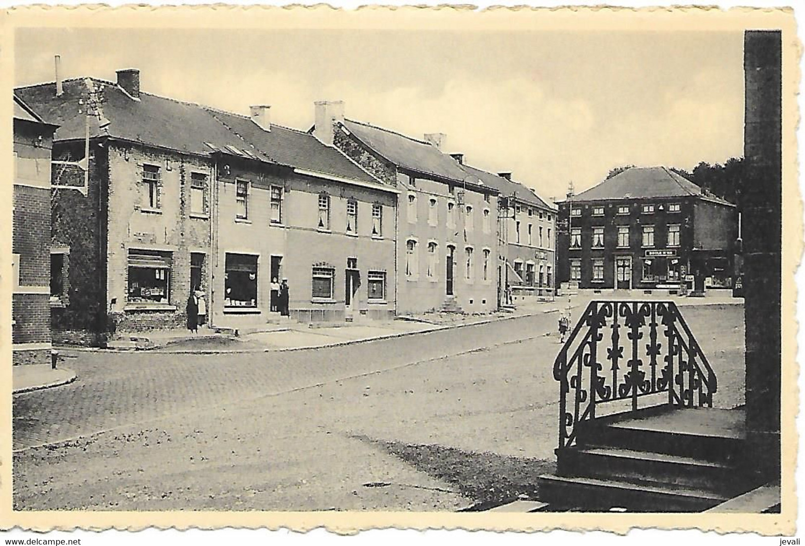 CPA / PK   -  GOUY Lez PIÉTON   Place Communale - Courcelles