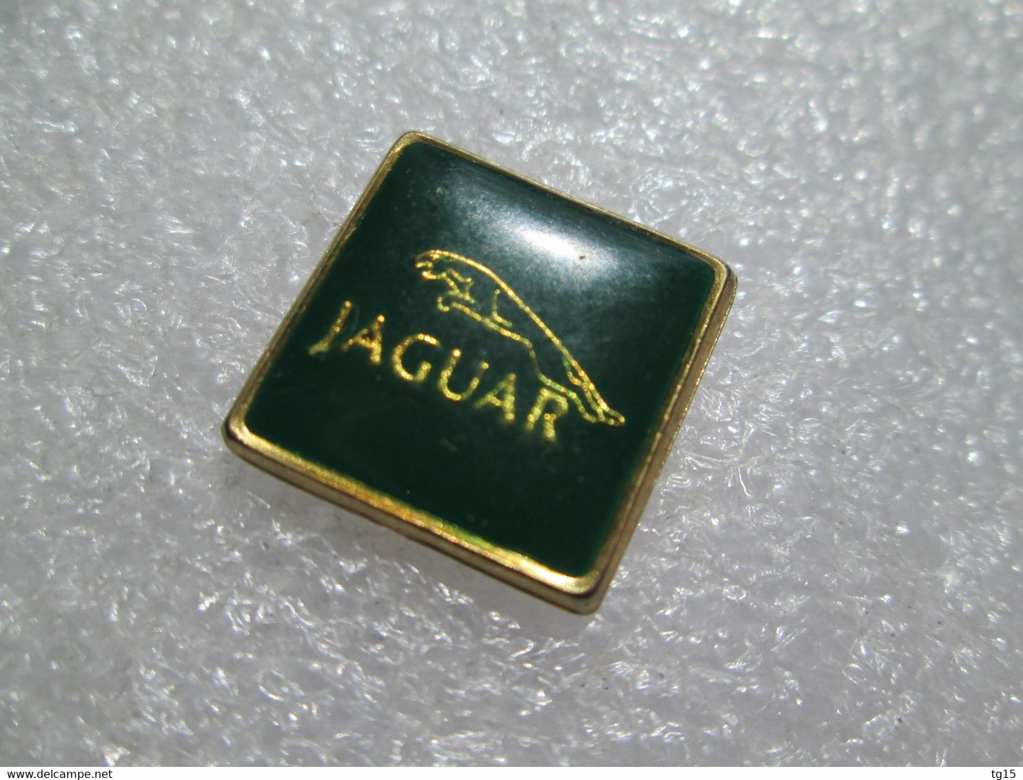 PIN'S    LOGO  JAGUAR   17 Mm - Jaguar