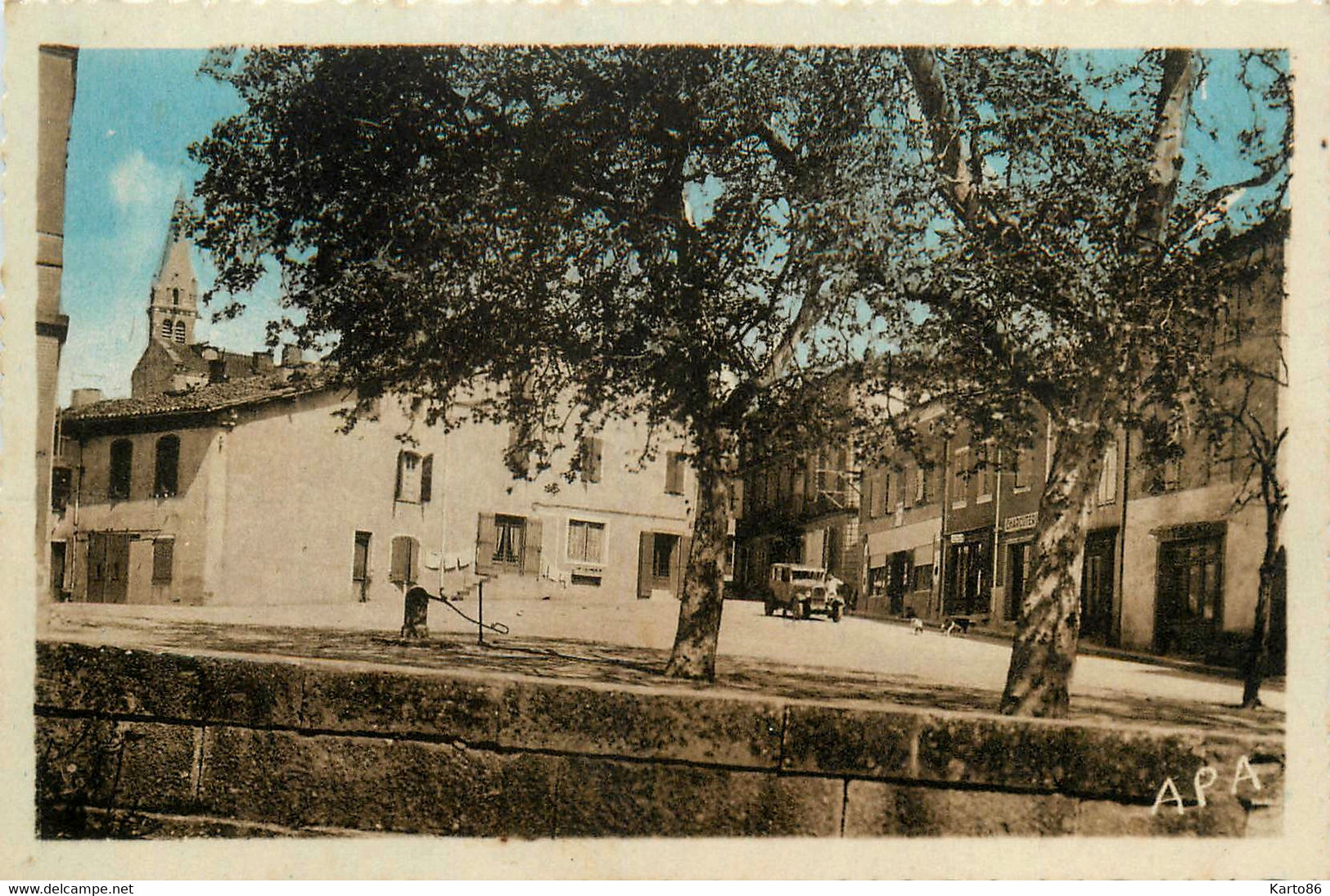 Monclar De Quercy * Place De La Mairie Et Le Clocher - Montclar De Quercy