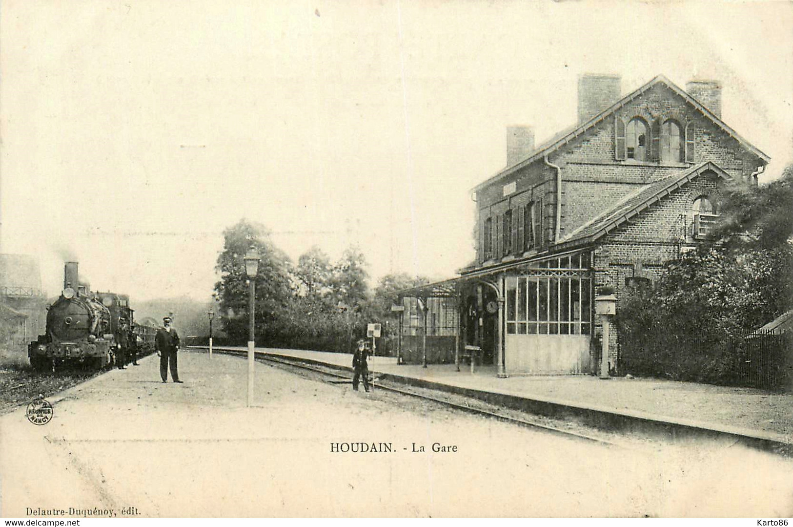 Houdain * Vue Sur La Gare Du Village * Arrivée Du Train * Ligne Chemin De Fer - Houdain