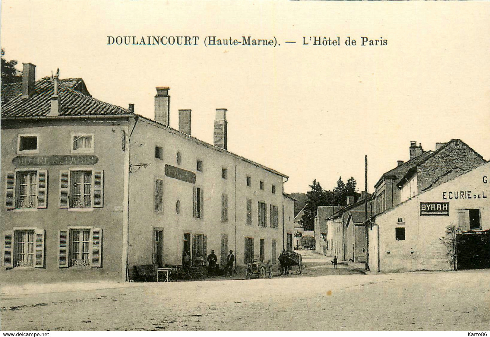 Doulaincourt * Place Et L'hôtel De Paris - Doulaincourt