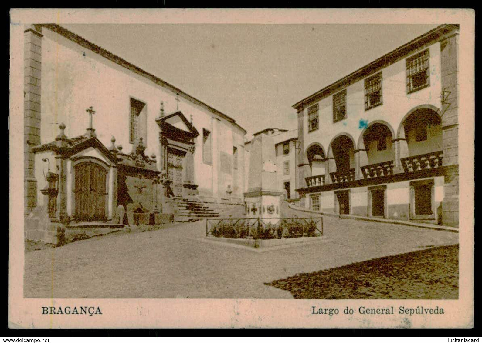 BRAGANÇA - Largo Do General Spúlveda. ( Ed. Da Livraria Mário Péricles Da Cruz)  Carte Postale - Bragança