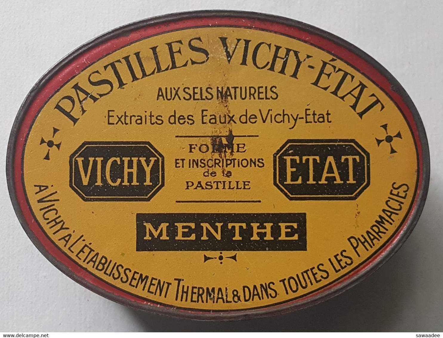 BOITE METALLIQUE - PASTILLES VICHY ETAT - BICOLORE - AUX SELS NATURELS - MENTHE - ETABLISSEMENT THERMAL - DEBUT XX° - Boîtes