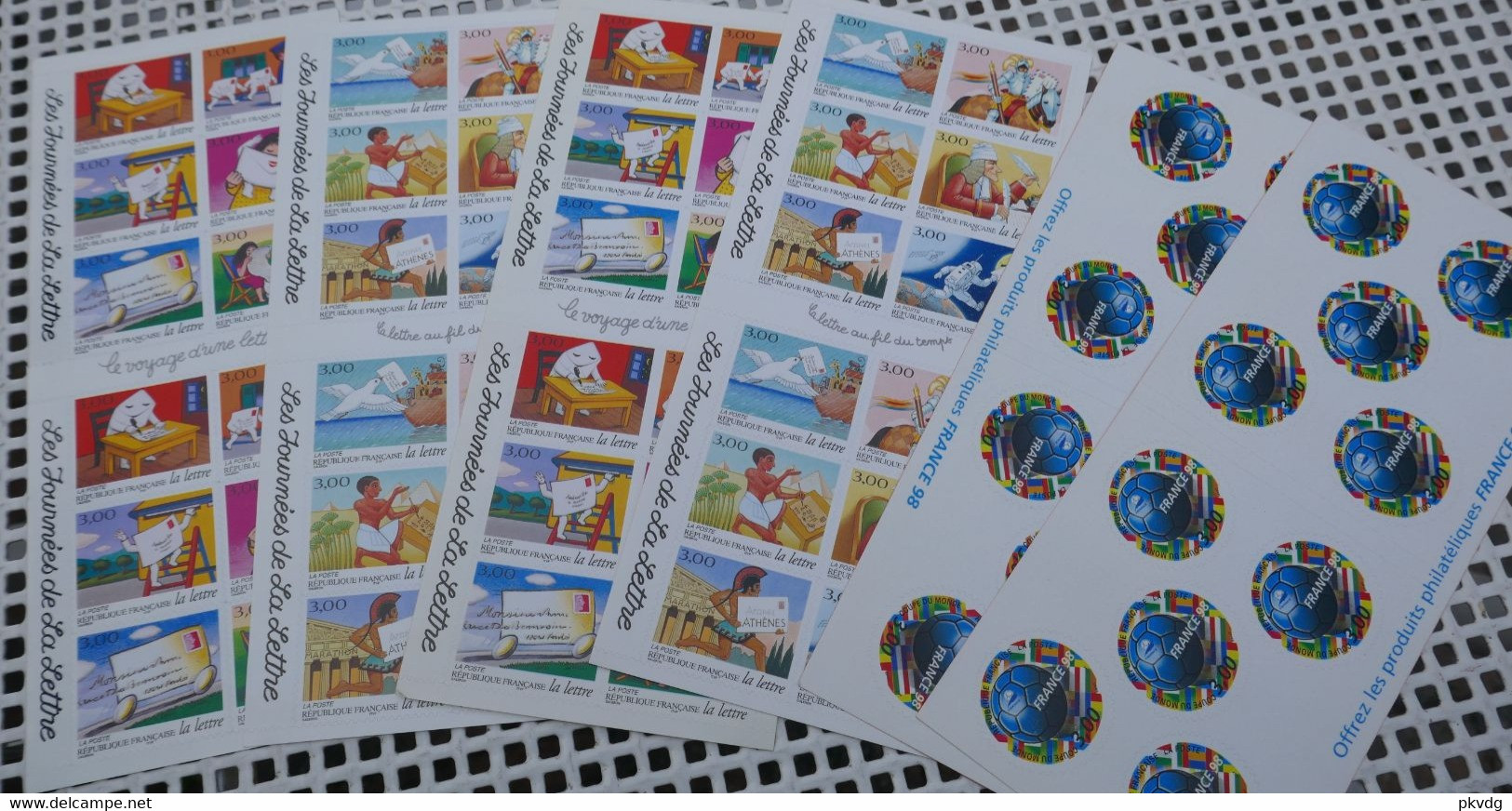 France. Timbres Neufs Vendus à 20% De La Faciale Hors Surtaxe Pour Affranchissement Du Courrier à Moindre Coût. - Collections (with Albums)