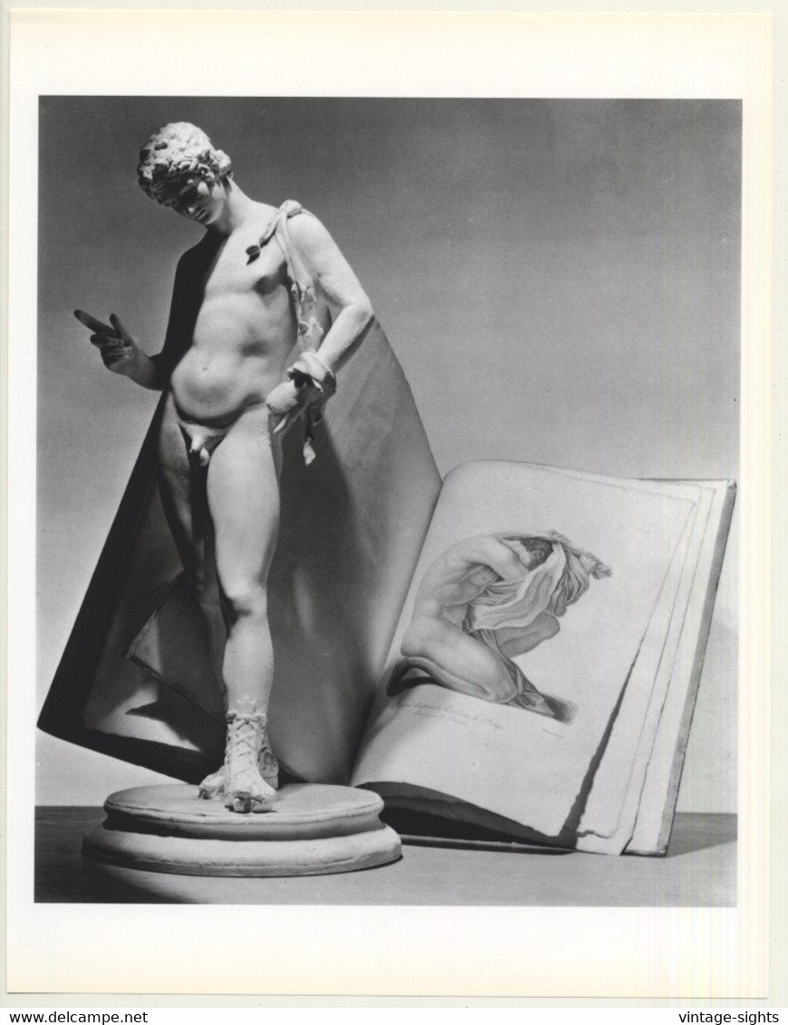 Horst P. Horst: Statue With Book 1938 (Sheet 1992: Form Horst 27 X 35.5 CM) - Zonder Classificatie