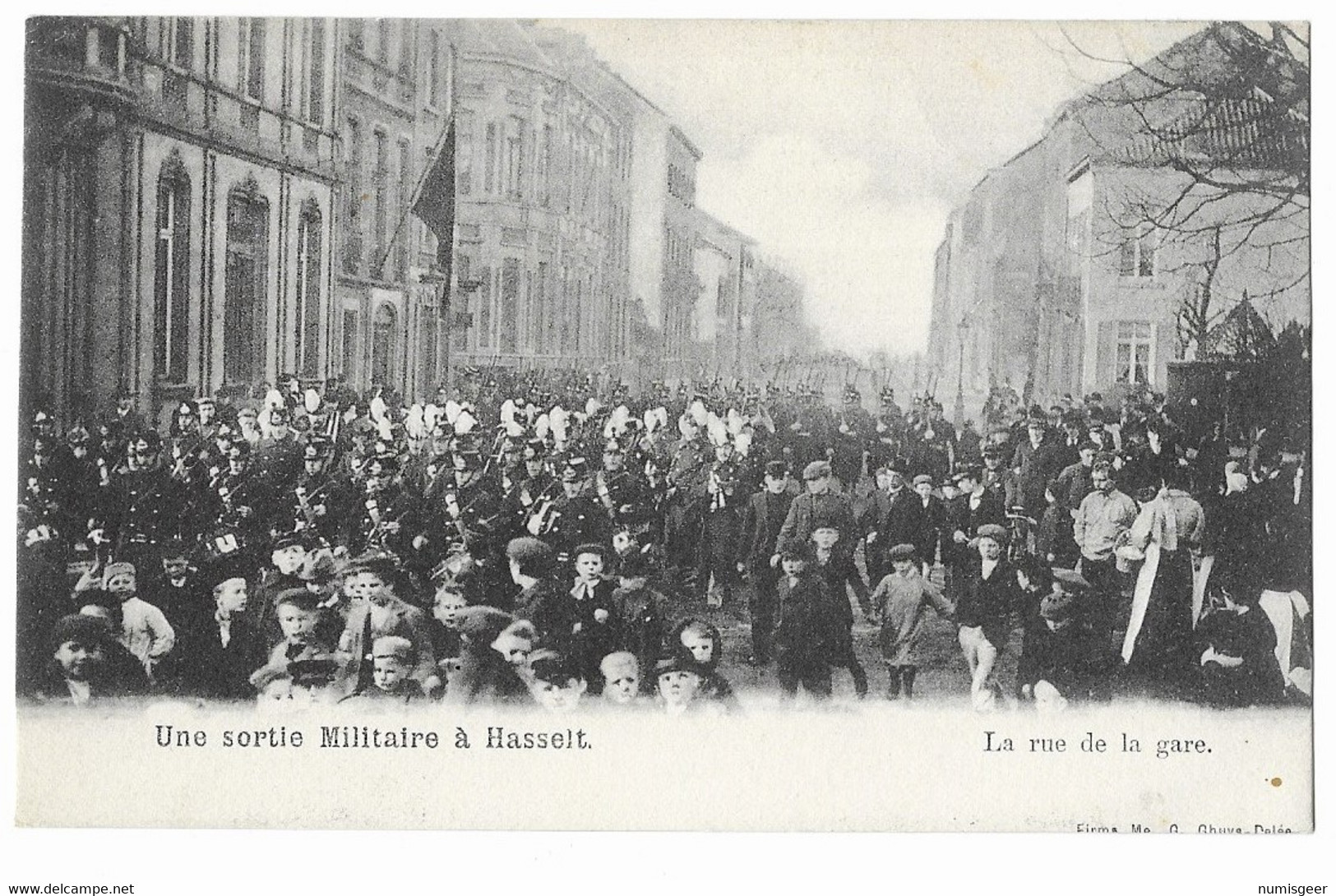 Une Sortie Militaire à HASSELT  - La Rue De La Gare - Hasselt