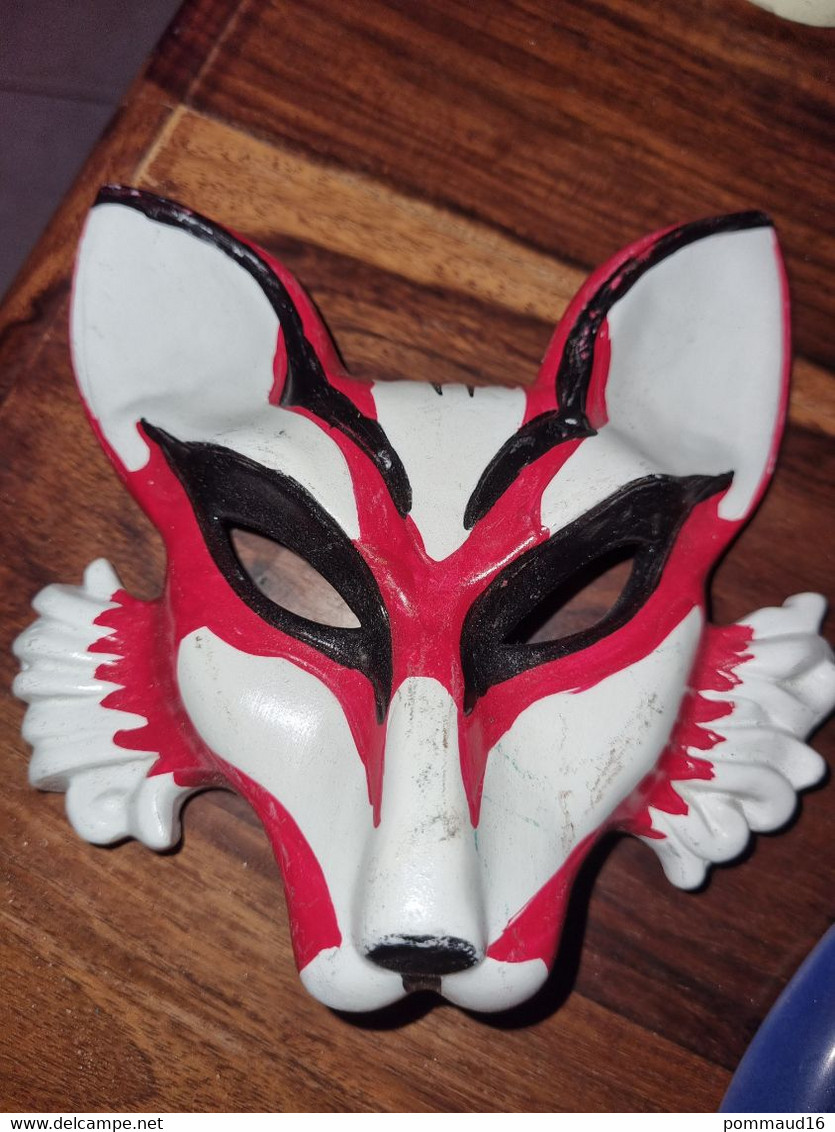 Petit Masque En Forme De Renard Ou Loup - Carnaval