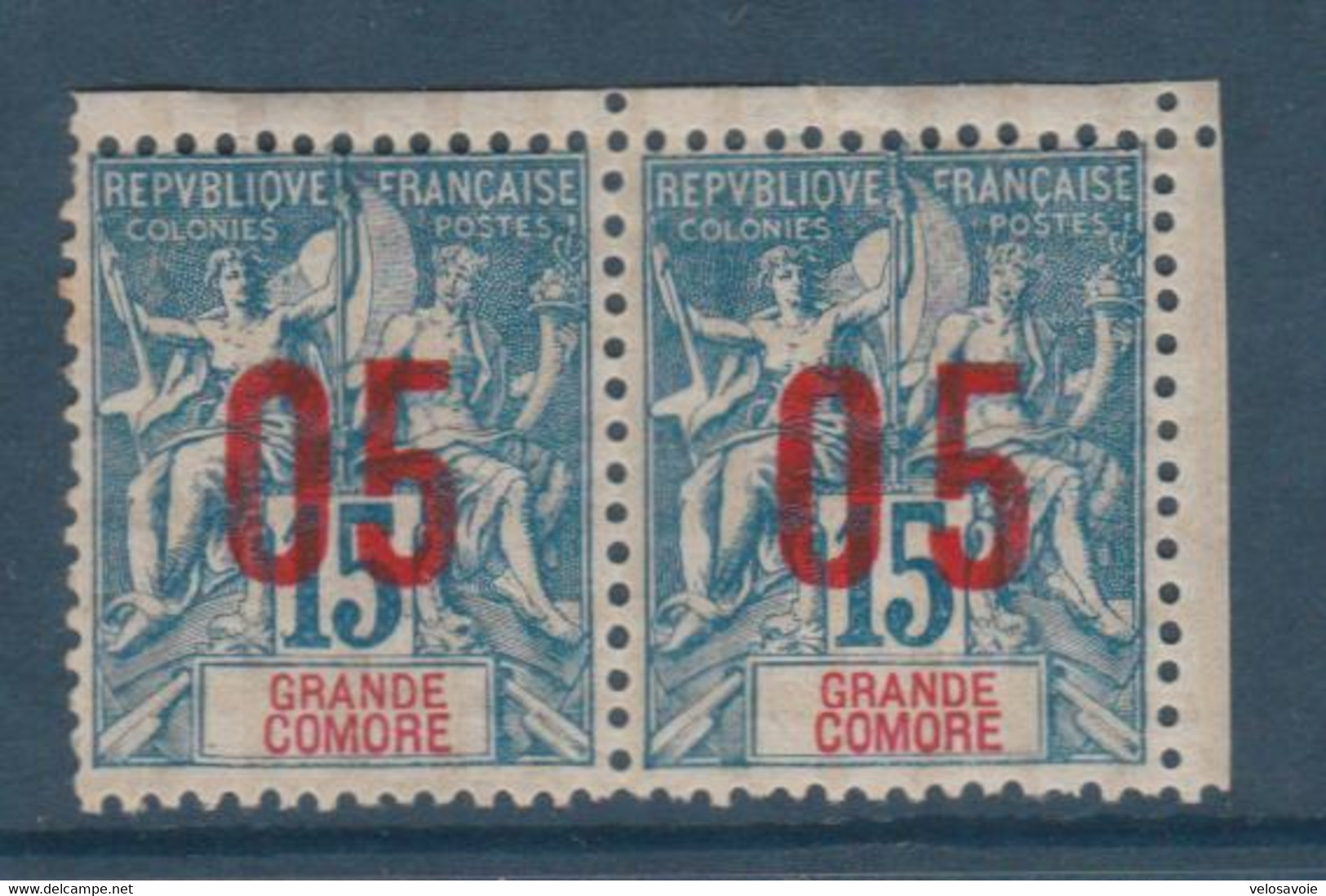 GRANDE COMORE N° 22A SURCHARGE ESPACEE TENANT A NORMAL (NORMAL DEFECTUEUX) ** - Unused Stamps