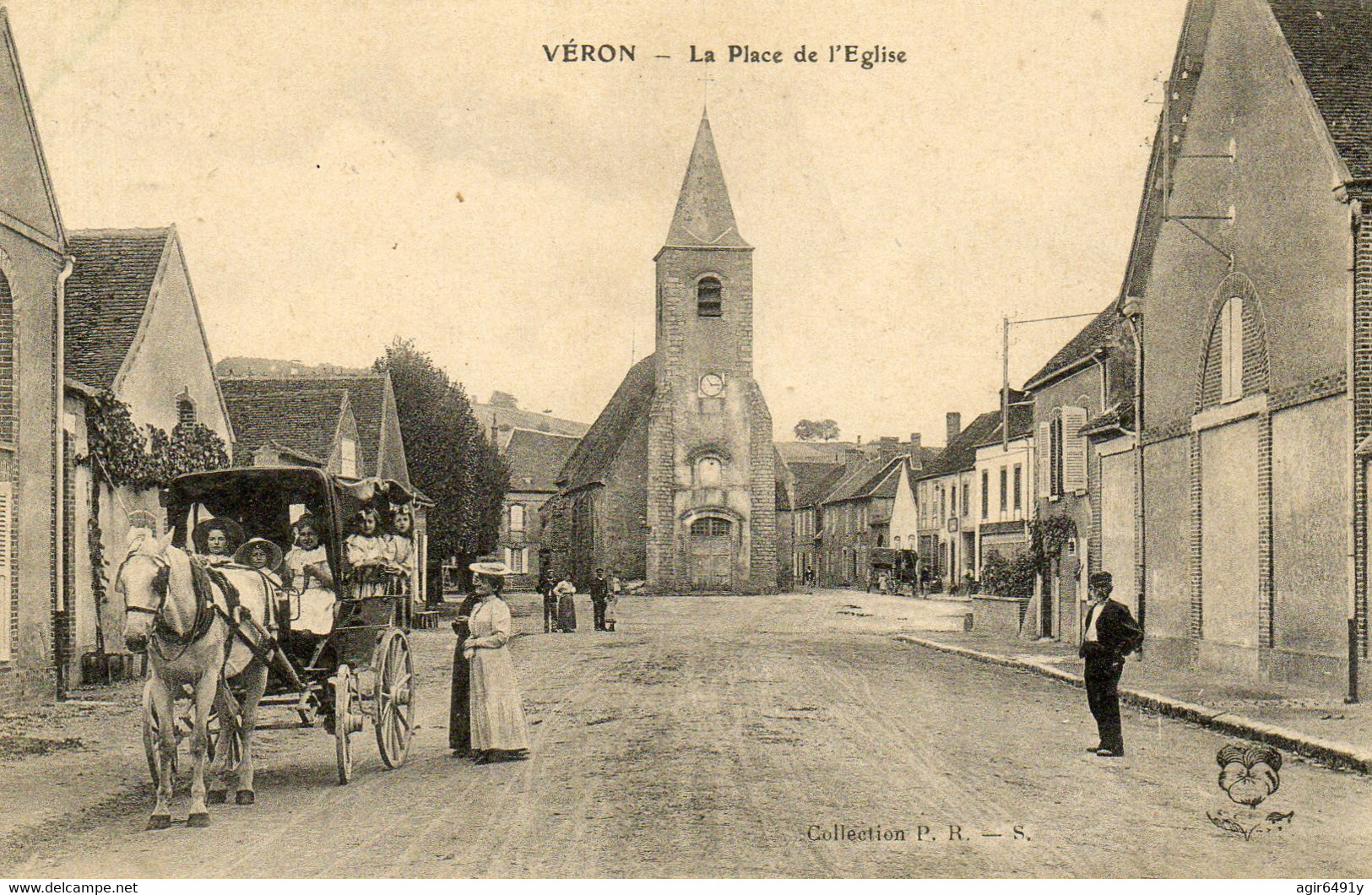 - VERON (89) -  La Place De L'Eglise  (bien Animée, Attelage Au 1er Plan)  -27647- - Veron