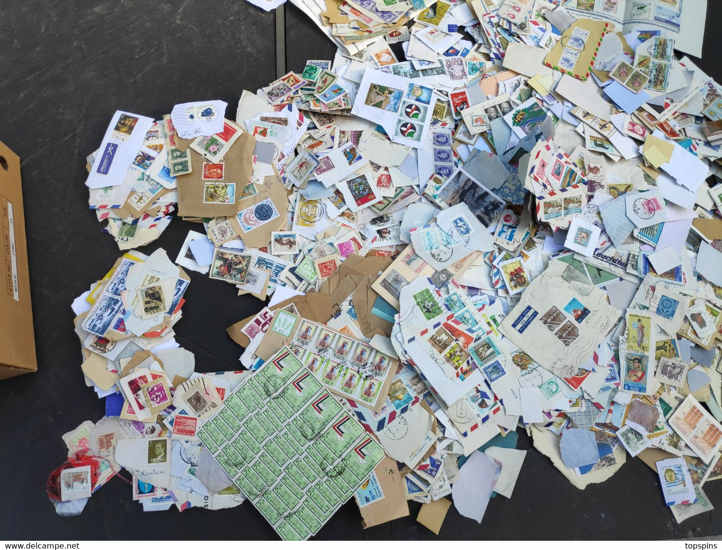 Timbre Monde Lot 1,85kg Fragment Dont Europe Obl Tbe - Vrac (min 1000 Timbres)