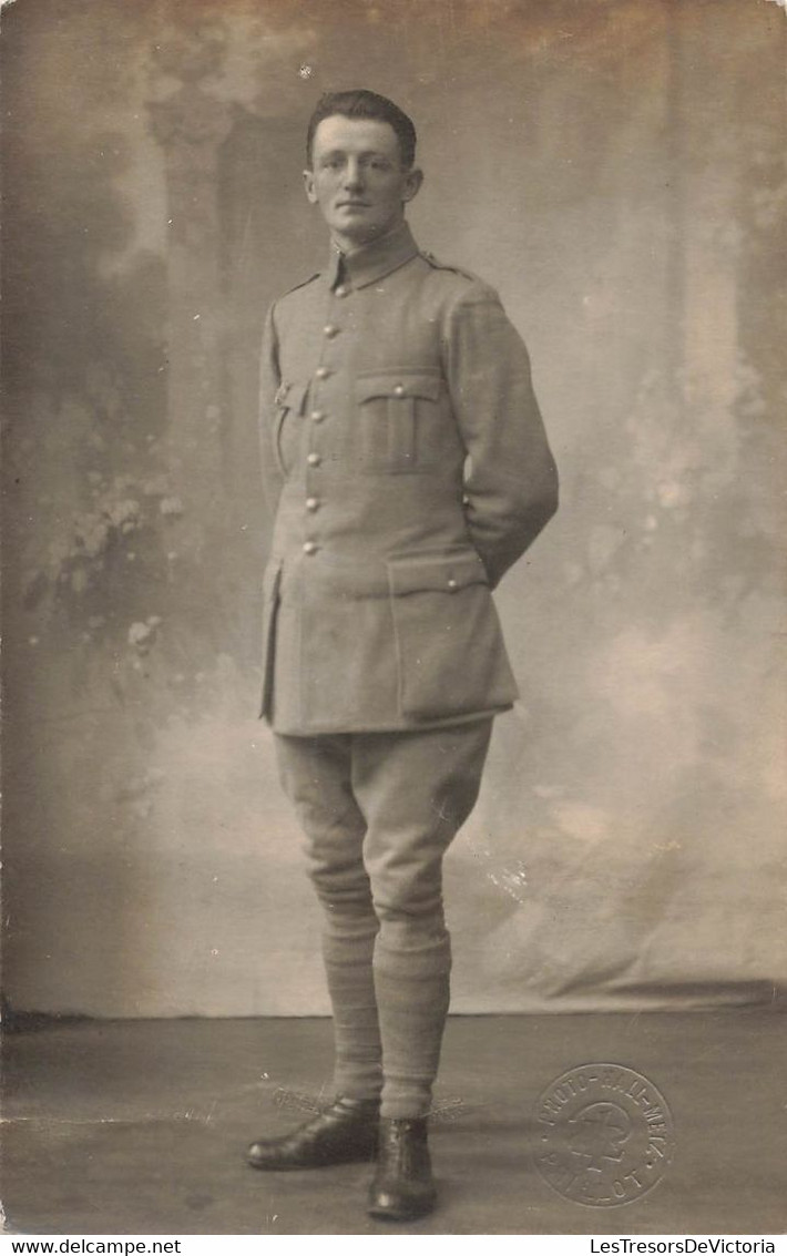 CPA Photo D'un Militaire - Portrait - Soldat En Uniforme - Fotografia