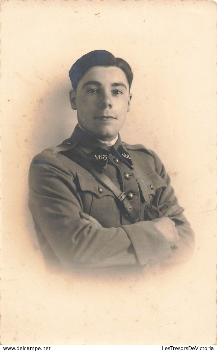 CPA Photo D'un Militaire - Portrait - Soldat En Uniforme à Identifier - - Fotografia