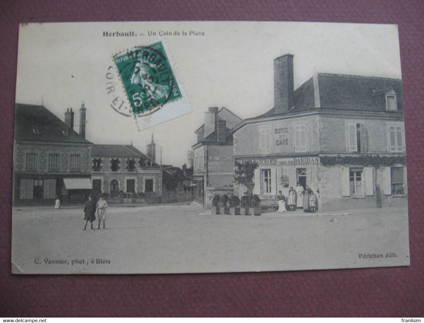 CPA 41 HERBAULT Un Coin De La Place ANIMEE Hotel Et CAFE 1914 - Herbault