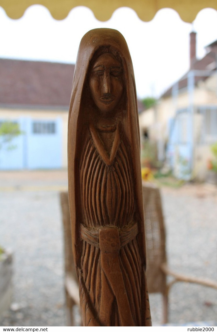 VIERGE EN BOIS SCULPTE OEUVRE NAIVE HAUTEUR 48 CM. ART NAIF - Religious Art