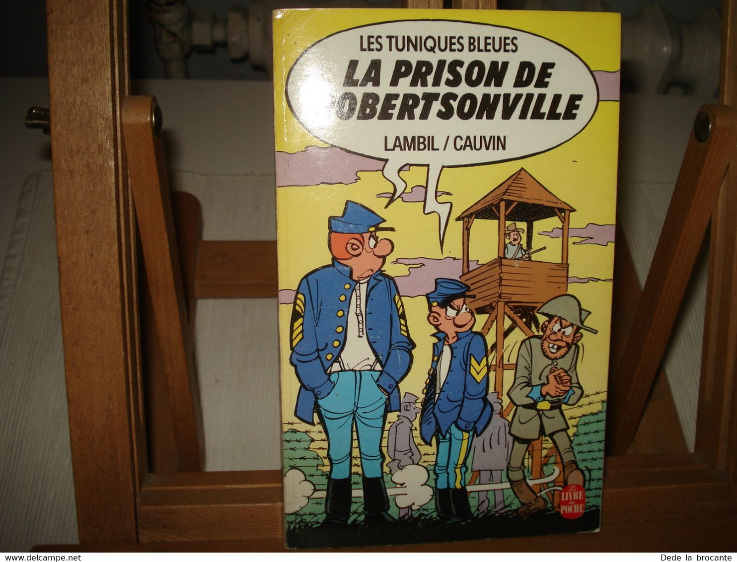 C23 / Collection  " Livre De Poche  "  N° 2052 - Tuniques Bleues " La Prison De Robertsonville " - Lambil Et Cauvin - Tuniques Bleues, Les