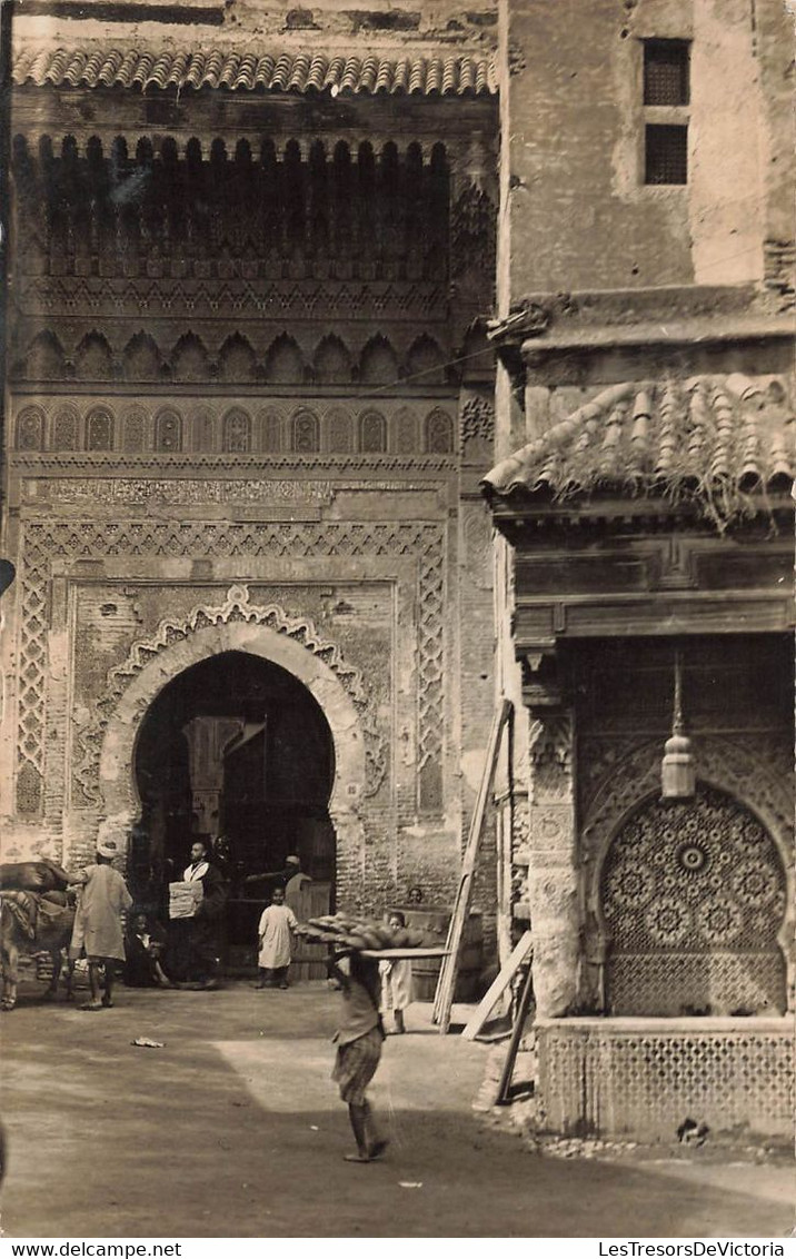 CPA Photo De Fez - Fès - La Fontaine Nejjarine - Animé - Fez (Fès)