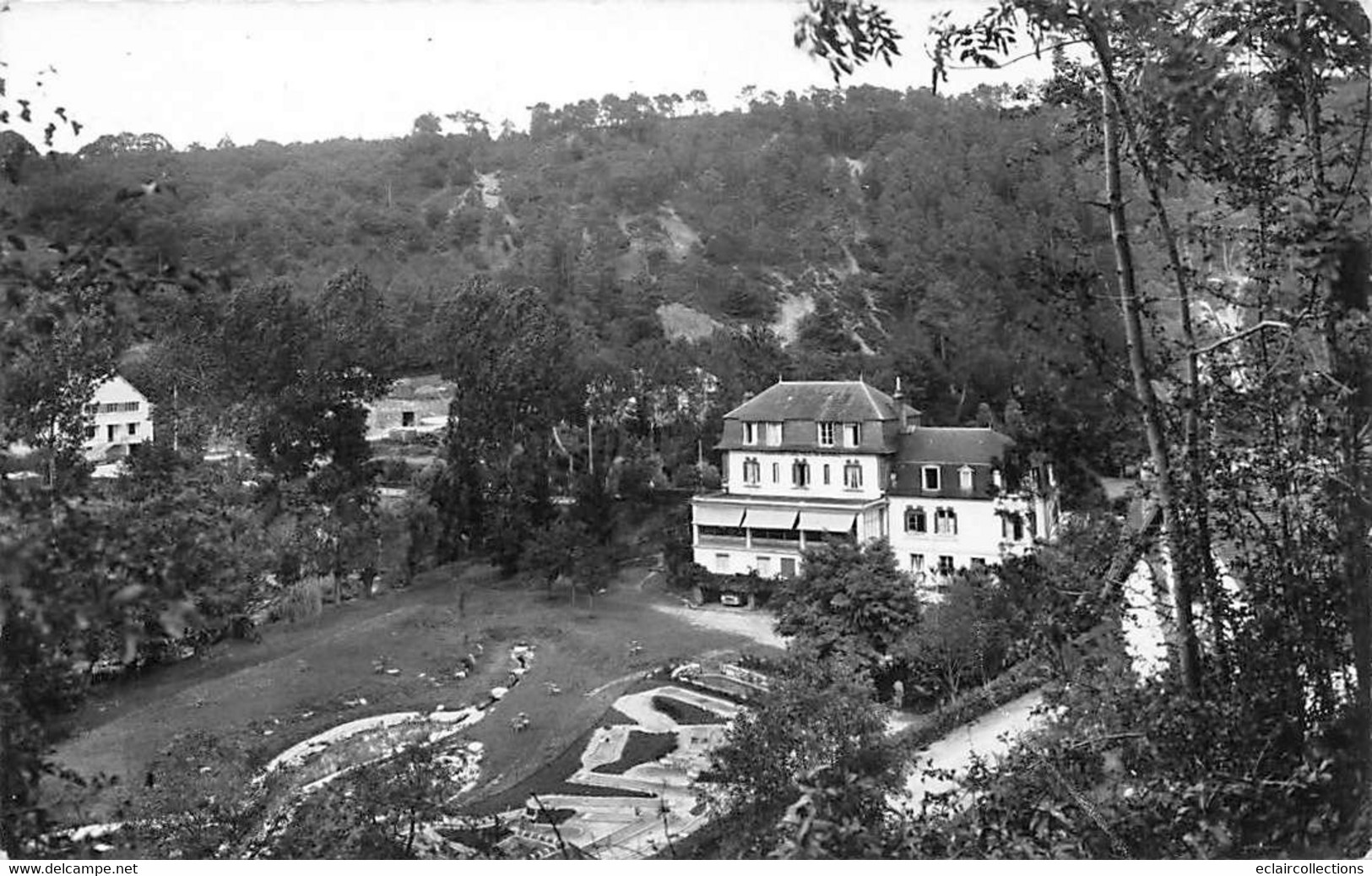 Saint Léonard Des Bois          72      Un Beau Coin Et Le Versant Du Haut Fourché          (voir Scan) - Saint Leonard Des Bois