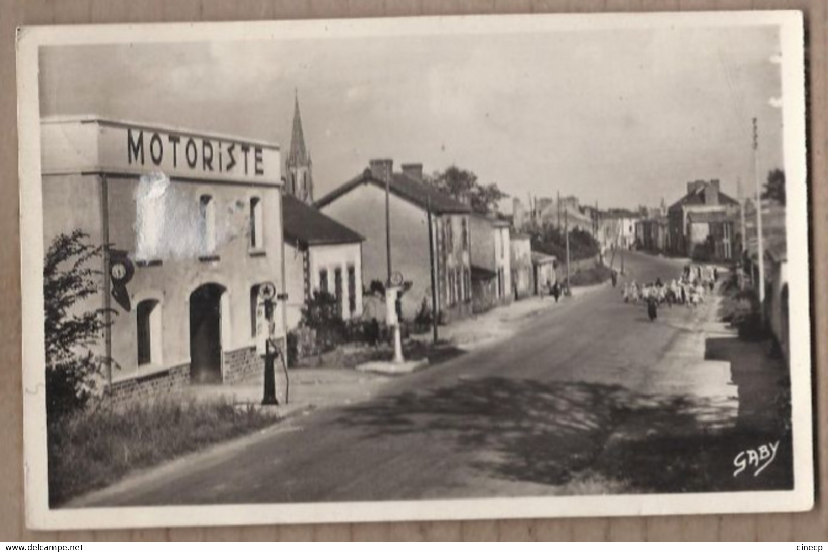 CPSM 44 - AIGREFEUILLE-sur-MAINE - Entré Du Bourg , Route De Nantes TB PLAN ANIMATION STATION SERVICE MOTORISTE - Aigrefeuille-sur-Maine