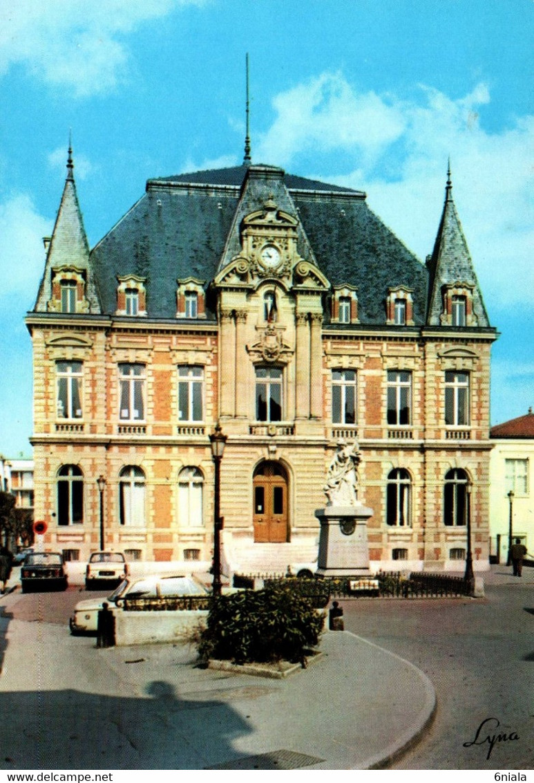 RUEIL  L' Hôtel De Ville     92  (Recto-verso) - Rueil Malmaison
