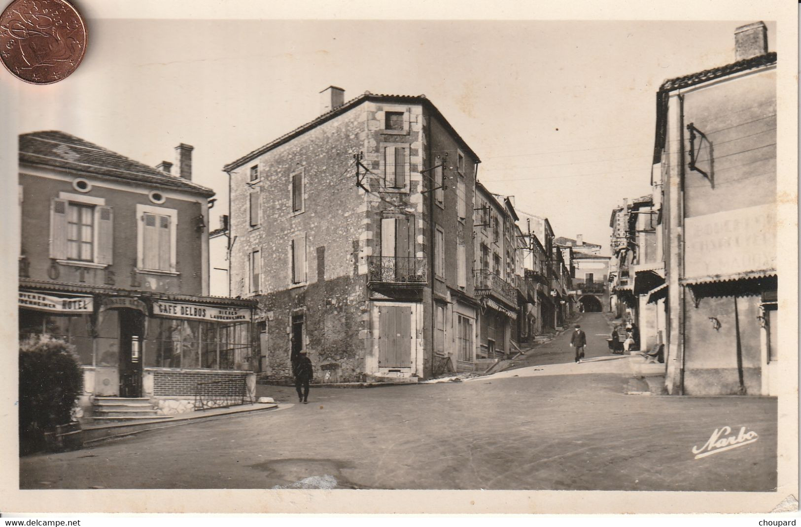 47 - Carte Postale Semi Moderne Dentelée De  MONFLANQUIN   La Rue Saint Pierre - Monflanquin