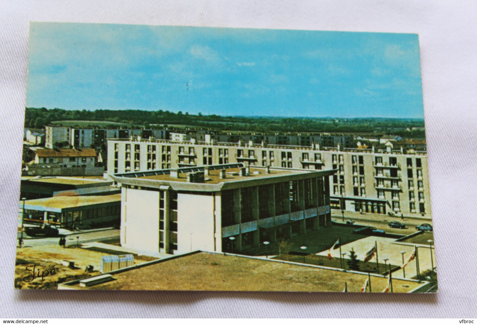 Cpm 1989, Allonnes, L'hôtel De Ville Et Le Clos Fleuri, Sarthe 72 - Allonnes