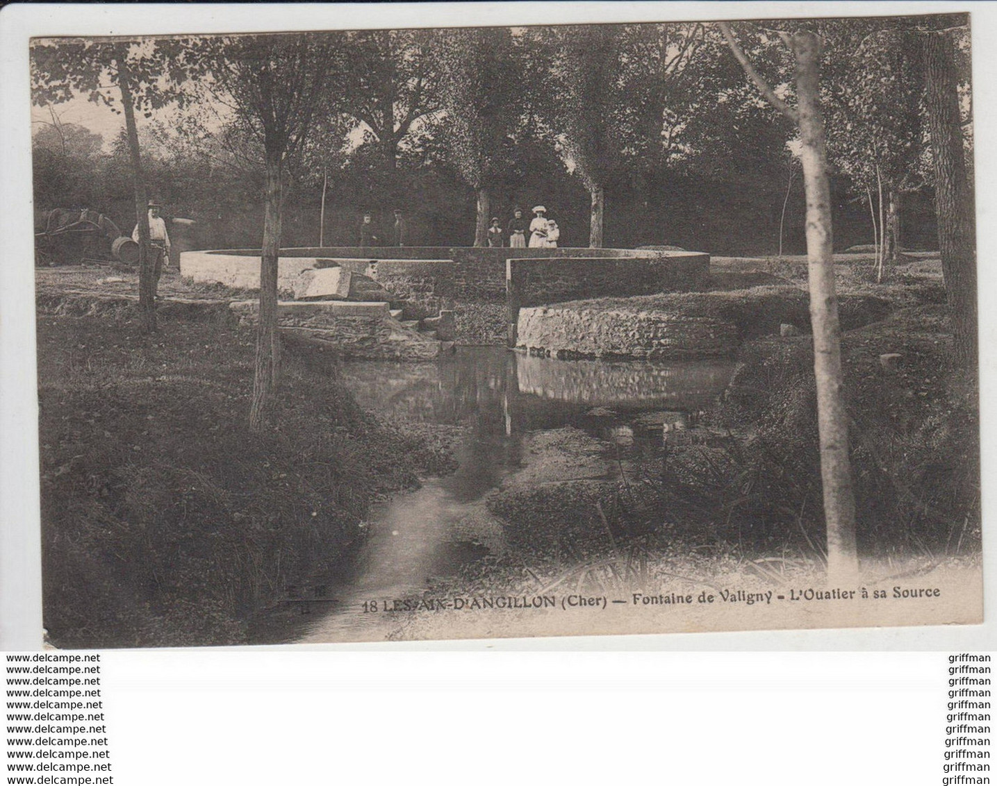 LES AIX D'ANGILLON FONTAINE DE VALIGNY L'OUATIER A SA SOURCE 1918 TBE - Les Aix-d'Angillon