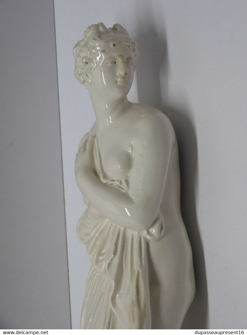 *STATUE CERAMIQUE ITALIENNE VENUS ITALIQUE signée CANOVA sur socle COLLECTION  E