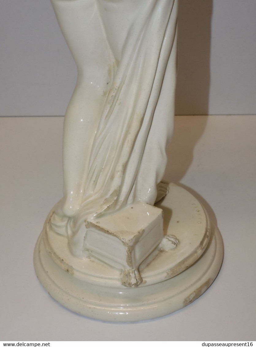 *STATUE CERAMIQUE ITALIENNE VENUS ITALIQUE signée CANOVA sur socle COLLECTION  E