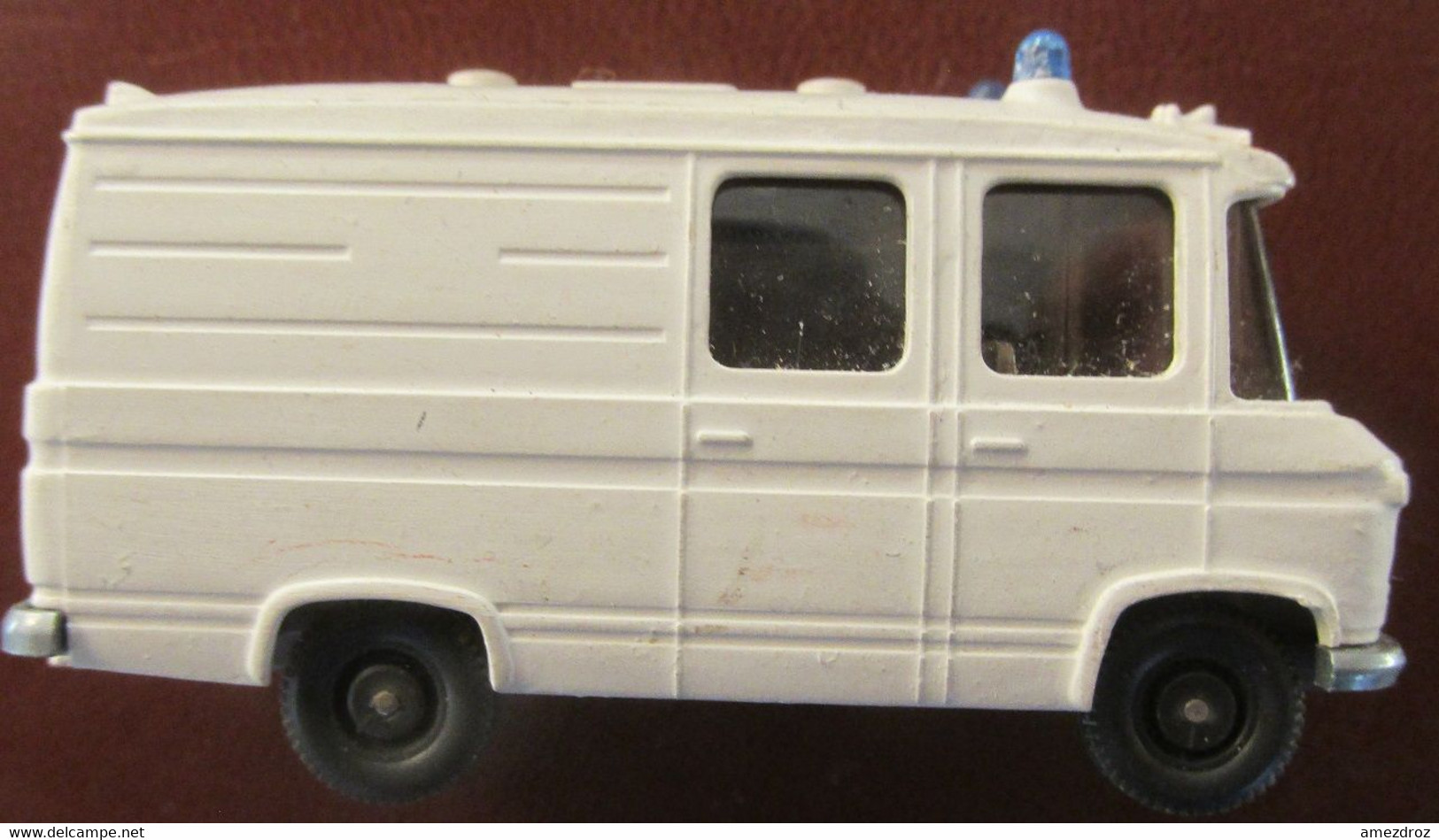 Micro Wiking Germany Mercedes Ambulance 1/87  (1) - Scala 1:87