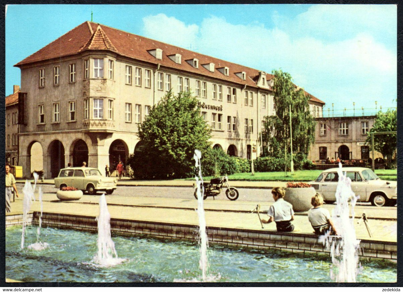 F9891 - Prenzlau - Hotel Uckermark - Motorrad Auto Springbrunnen - Verlag VEB Bild Und Heimat Reichenbach - Prenzlau