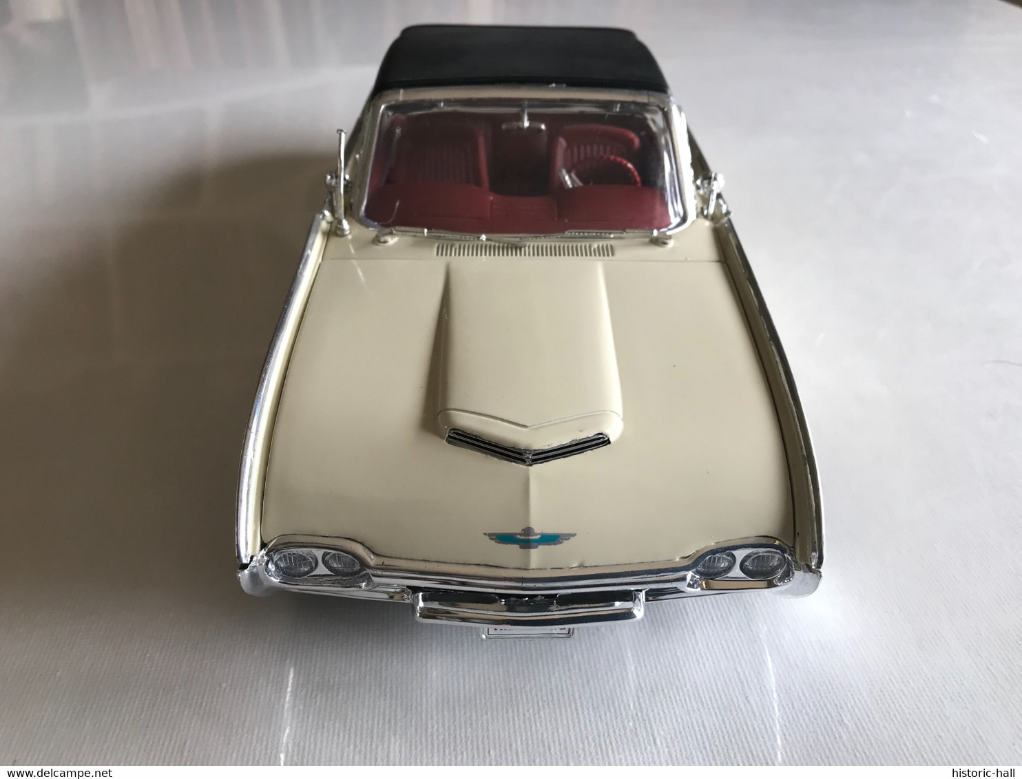 WELLY - 9868 - FORD THUNDERBIRD 1962 - 1:18 - Welly