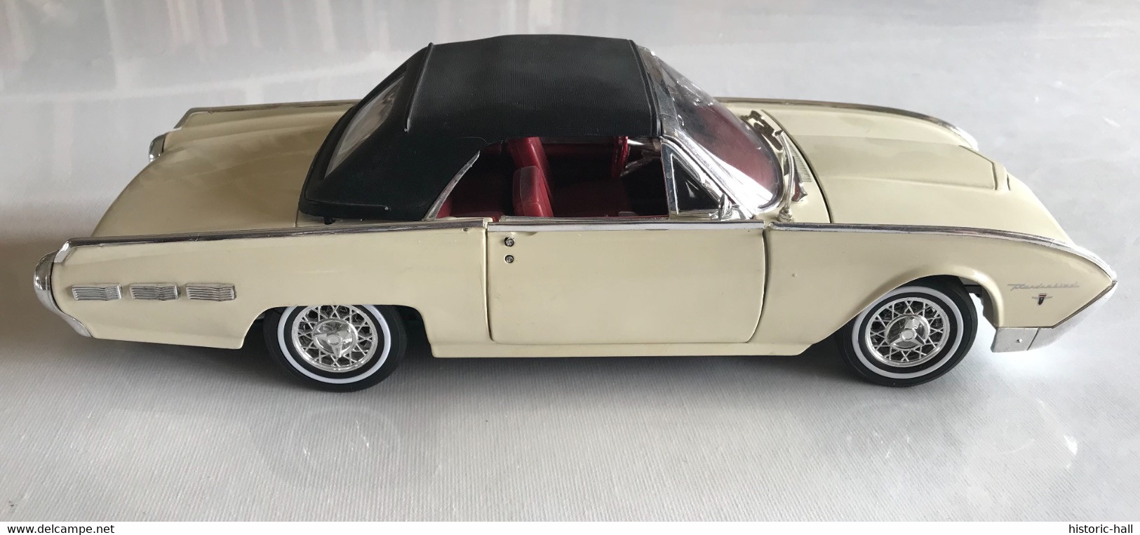 WELLY - 9868 - FORD THUNDERBIRD 1962 - 1:18 - Welly