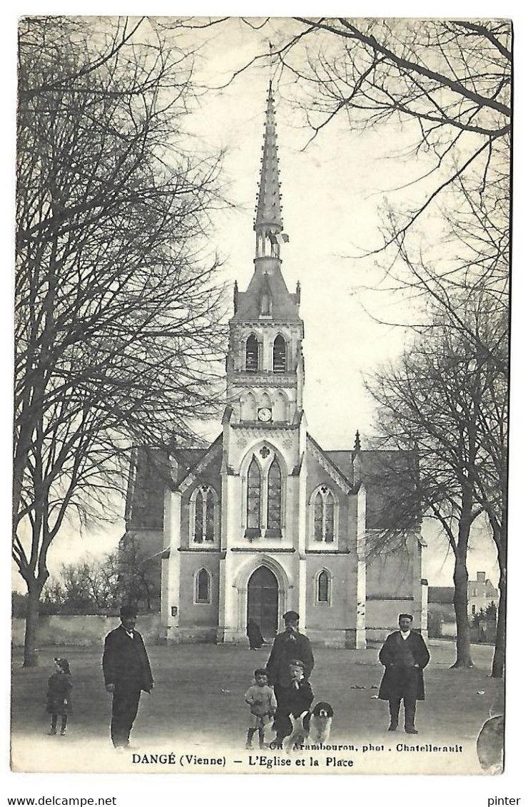 DANGE - L'Egilse Et La Place - Dange Saint Romain