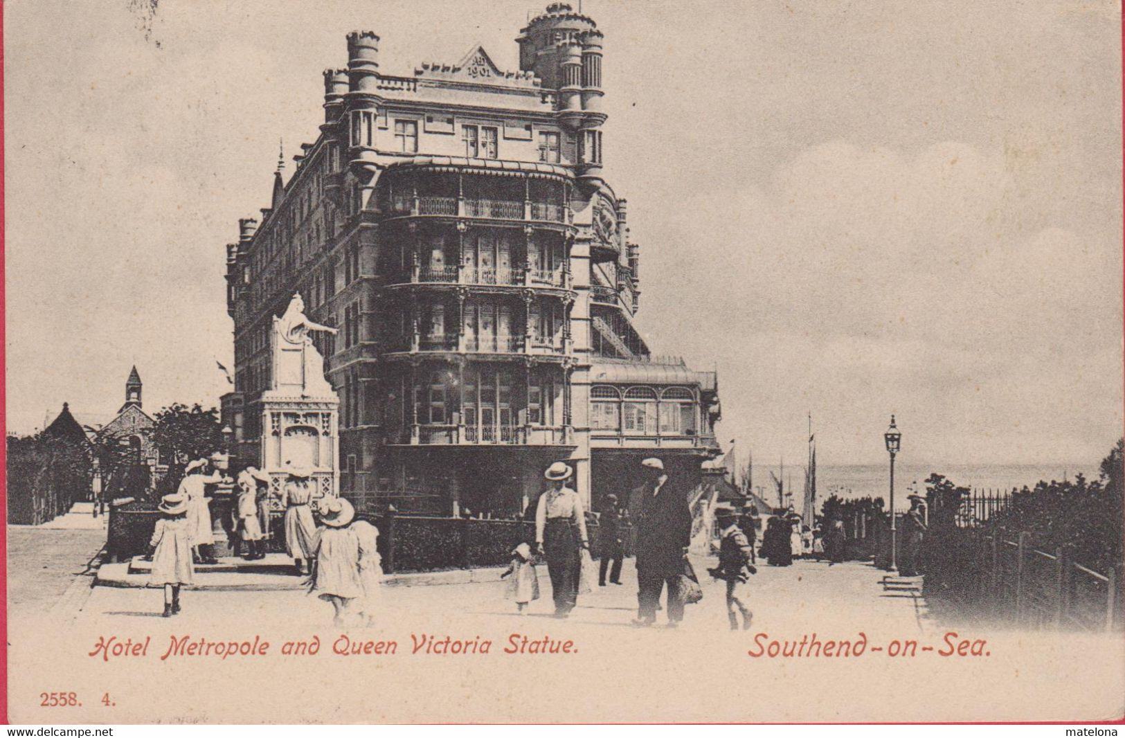 ROYAUME-UNI ANGLETERRE ESSEX SOUTHEND ON SEA HOTEL METROPOLE AND QUEEN VICTORIA STATUE - Southend, Westcliff & Leigh