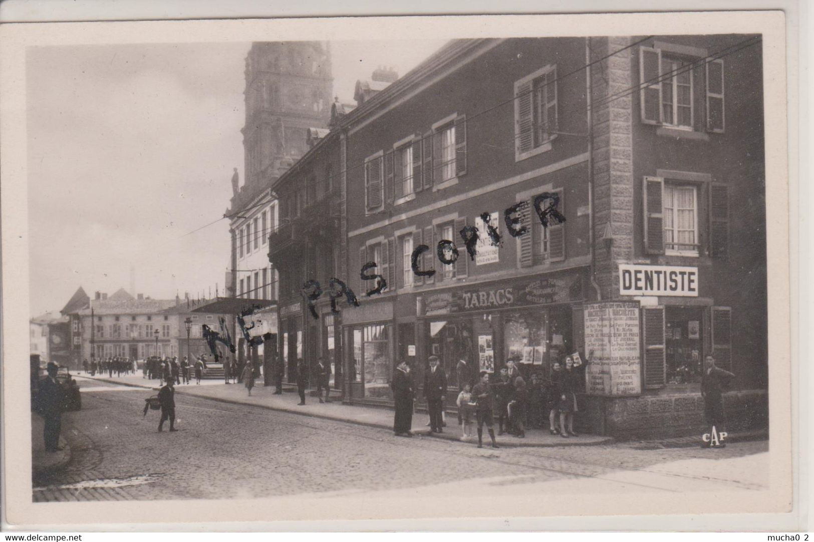 HAYANGE - CARTE PHOTO - RUE DU MARECHAL FOCH - BUREAU DE TABACS ET DENTISTE - Hayange