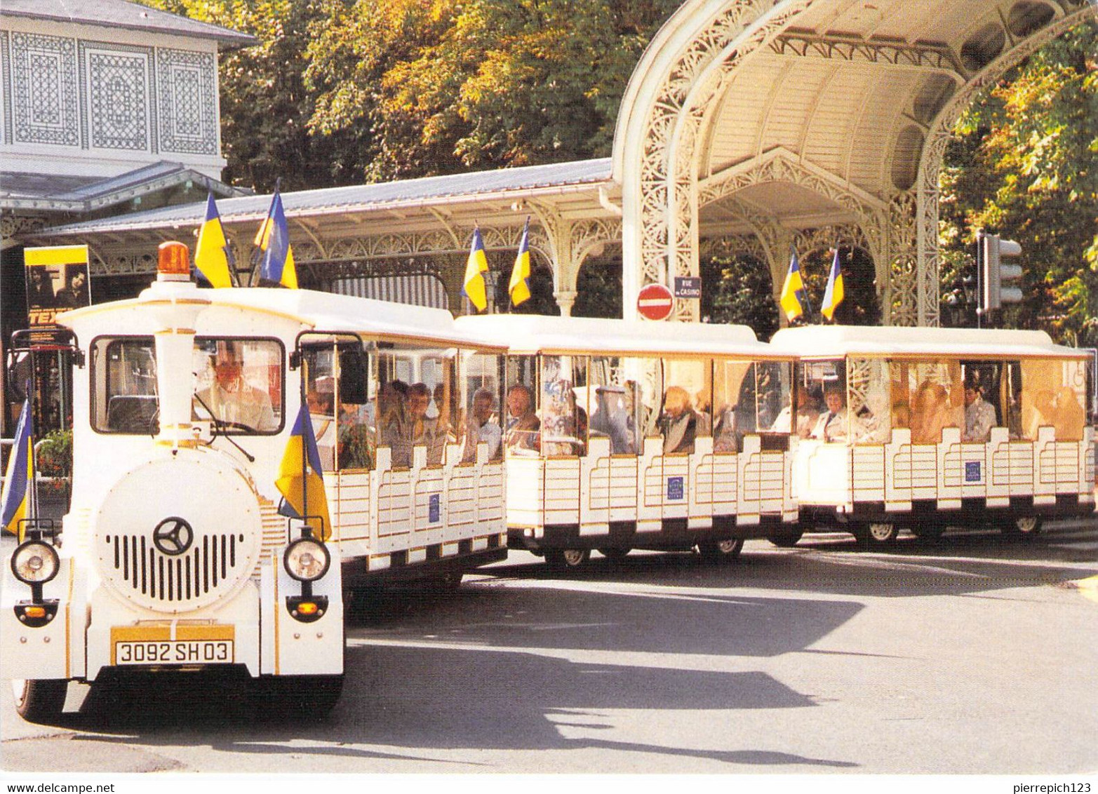 03 - Vichy - Le Petit Train D'Eurotrain Et Les Galeries Couvertes - Vichy