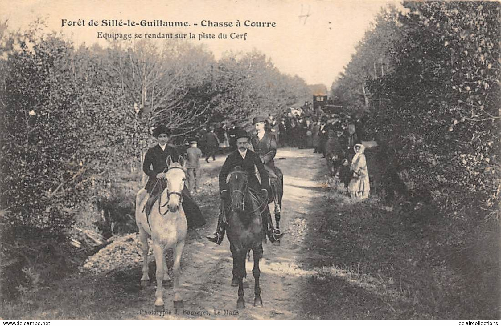 Sillé Le Guillaume     72       Chasse à Courre .Saint Hubert  L'équipage Se Rendant Sur La  Piste Du Cerf  ( Voir Scan) - Sille Le Guillaume