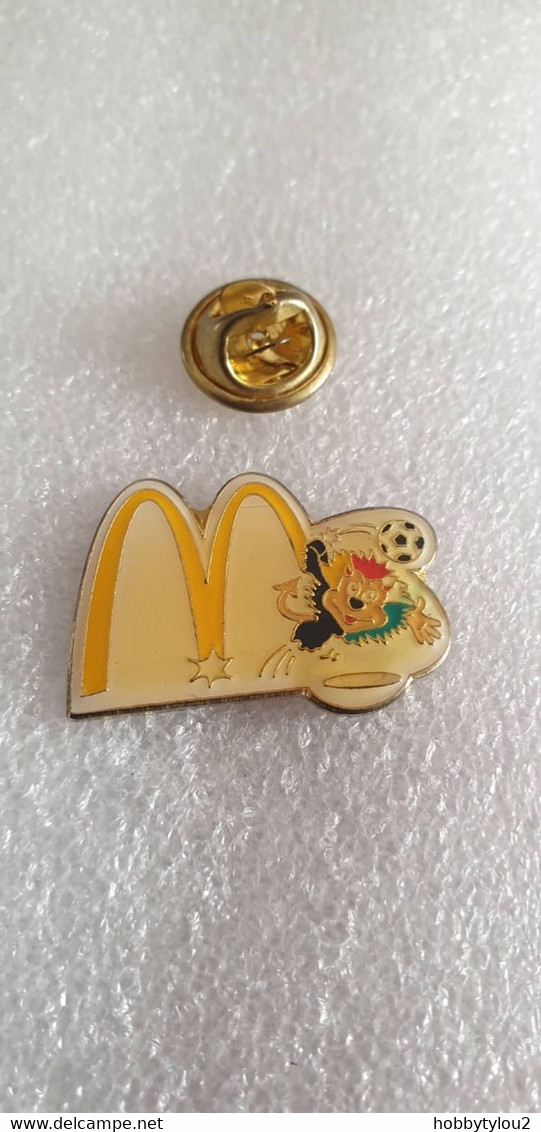 Pin's McDonalds Football - McDonald's