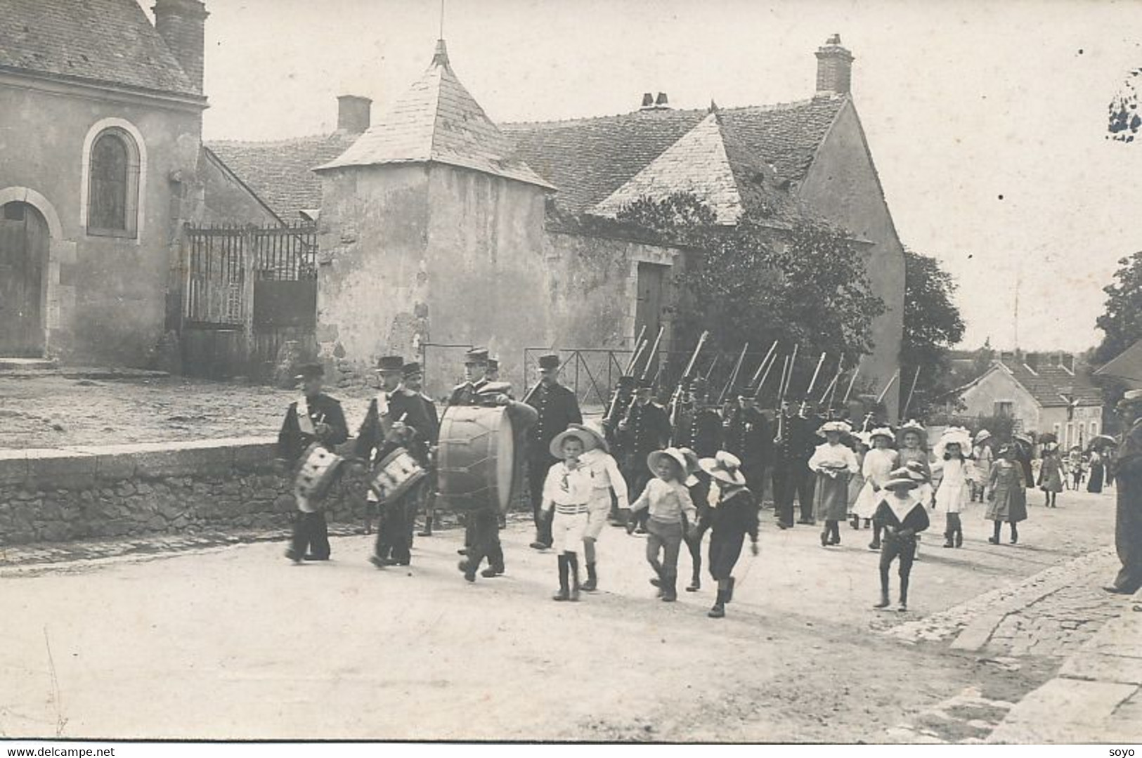 Carte Photo Departement Du Cher ? Tambour Militaire Bayonette Au Canon Enfants - Manifestations