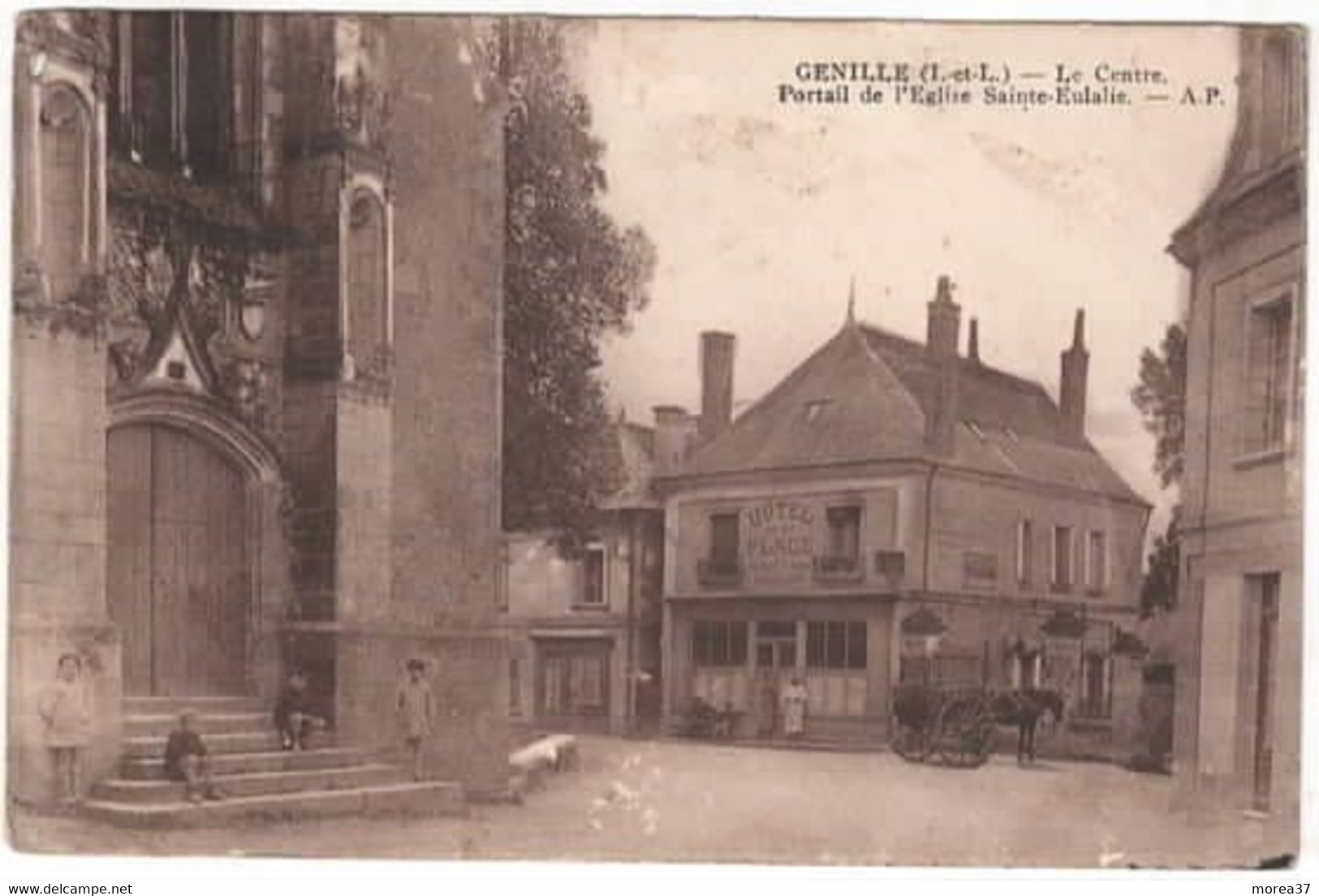 GENILLE   Le Centre  Portail De L'église Sainte Eulalie - Genillé