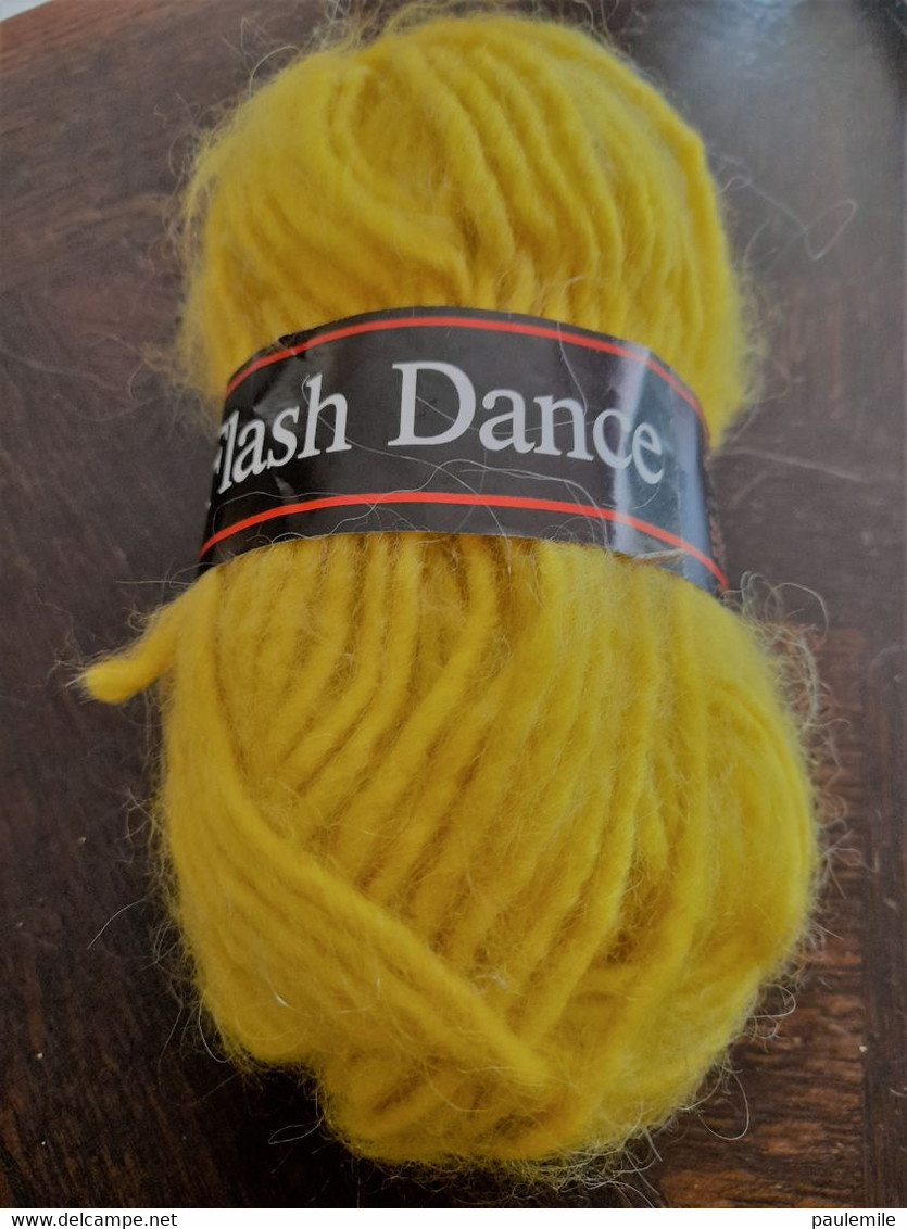 6 PELOTES   JAUNE  ACRYLIQUE LAINE     FLASC DANCE - Lana