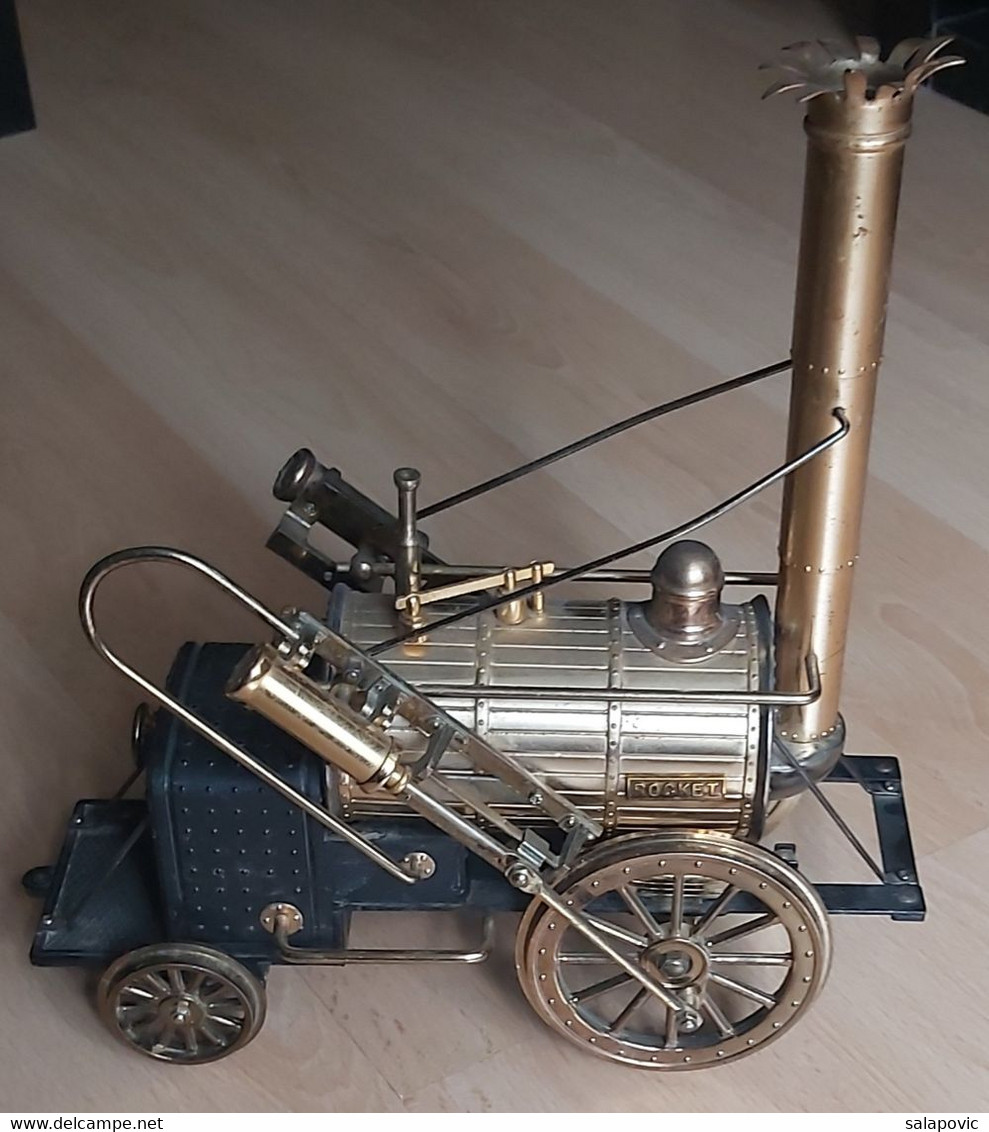 VINTAGE WACO STEPHENSON'S ROCKET STEAM ENGINE TRAIN MODEL RADIO MADE IN JAPAN - Aparatos