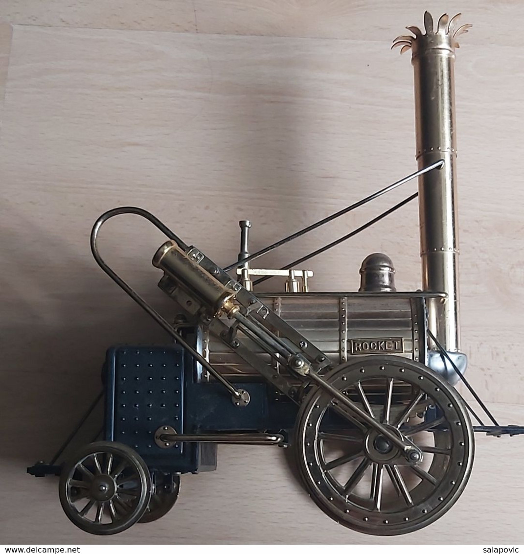 VINTAGE WACO STEPHENSON'S ROCKET STEAM ENGINE TRAIN MODEL RADIO MADE IN JAPAN - Aparatos