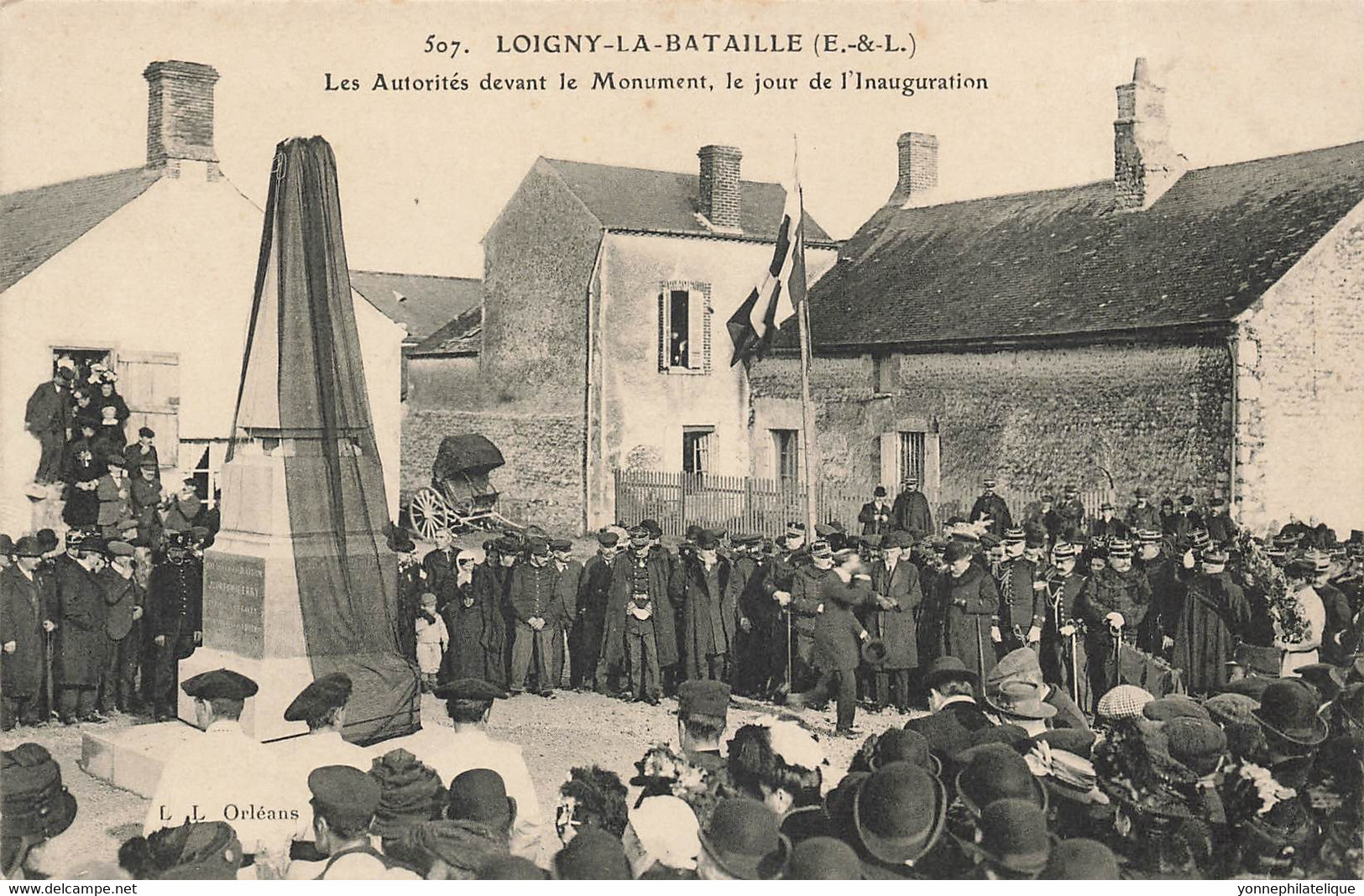 28 - EURE ET LOIR - LOIGNY-LA-BATAILLE - Inauguration Du Monument Aux Morts Par Les Autorités - Défaut Pliure - 10843 - Loigny