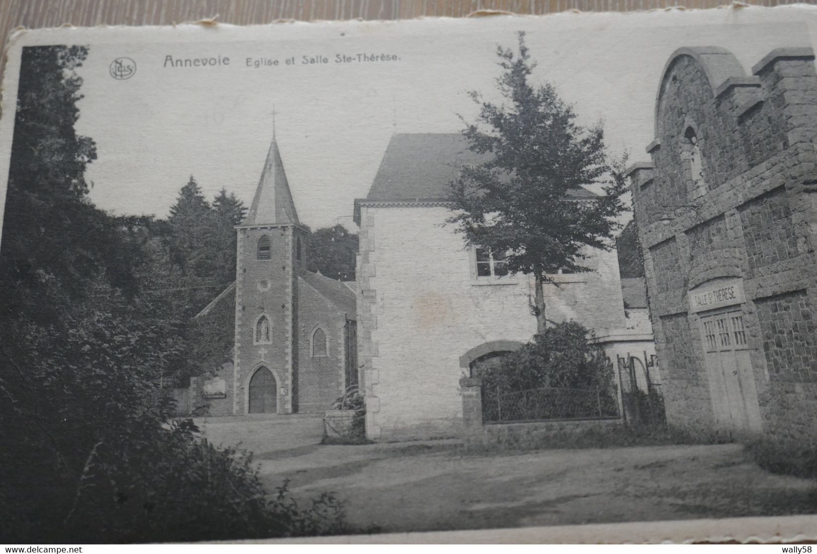 Anhée Annevoie église Et Salle Ste Thérèse - Anhée