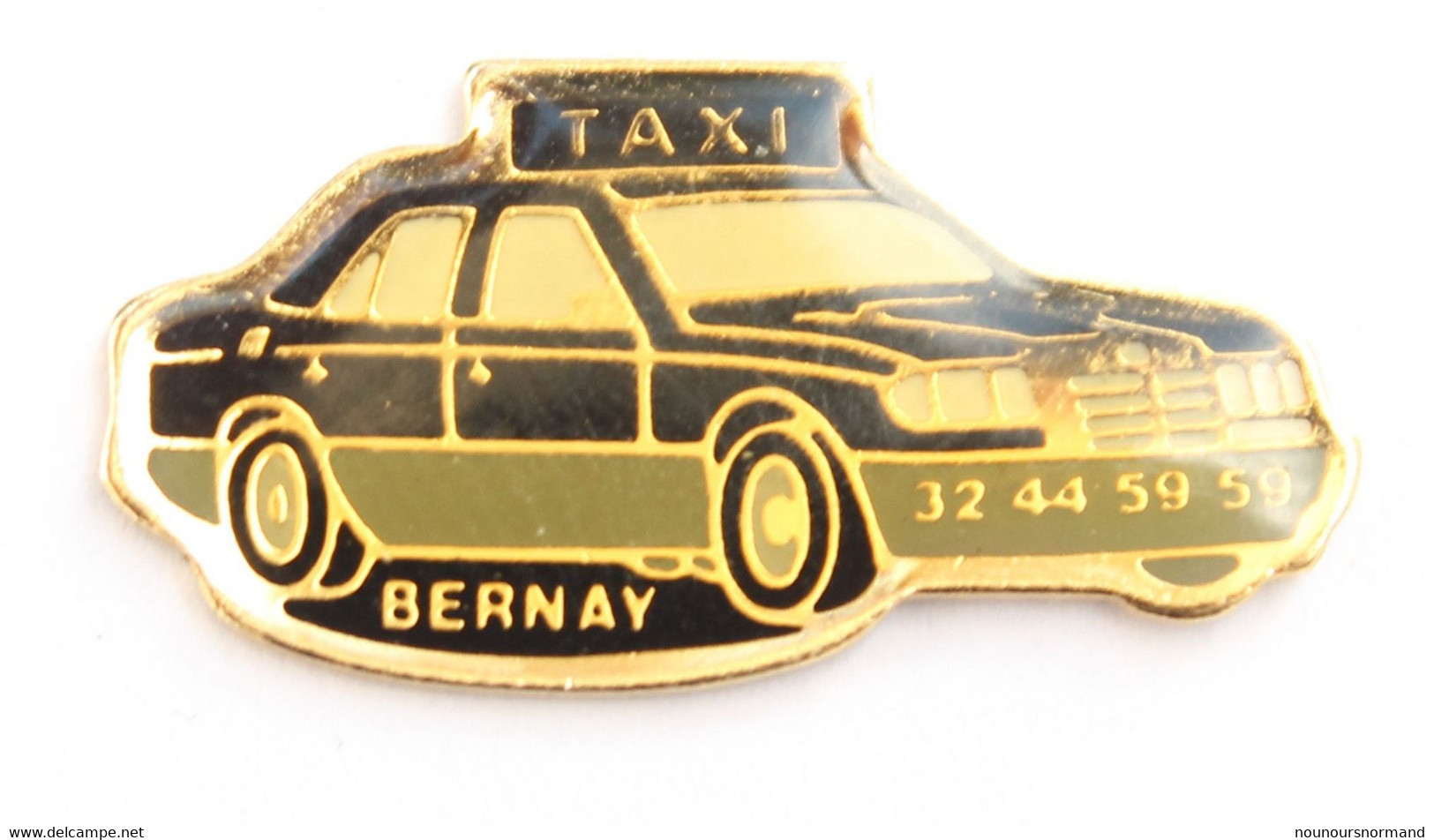 Pin's Bernay (27) - TAXI BERNAY - Mercedes 190 E Probablement - L400 - Mercedes