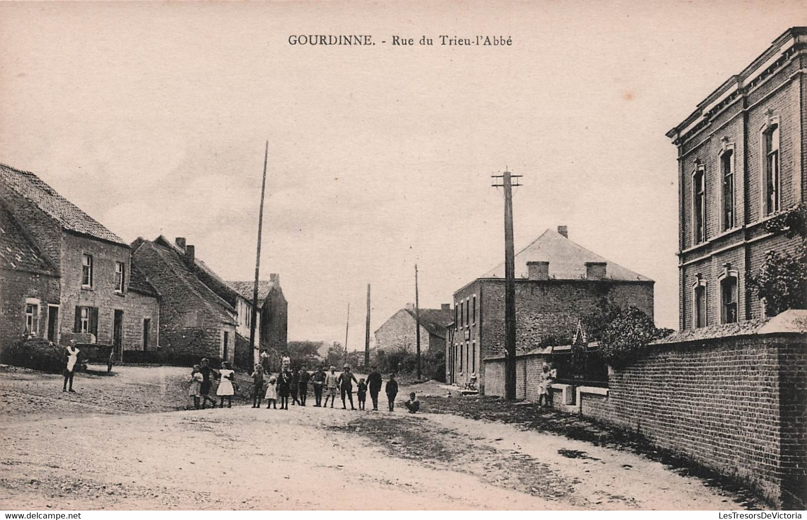 CPA  GOURDINNE - Rue Du Trieu-l'Abbé - Animé - Farandole D'enfants - Walcourt